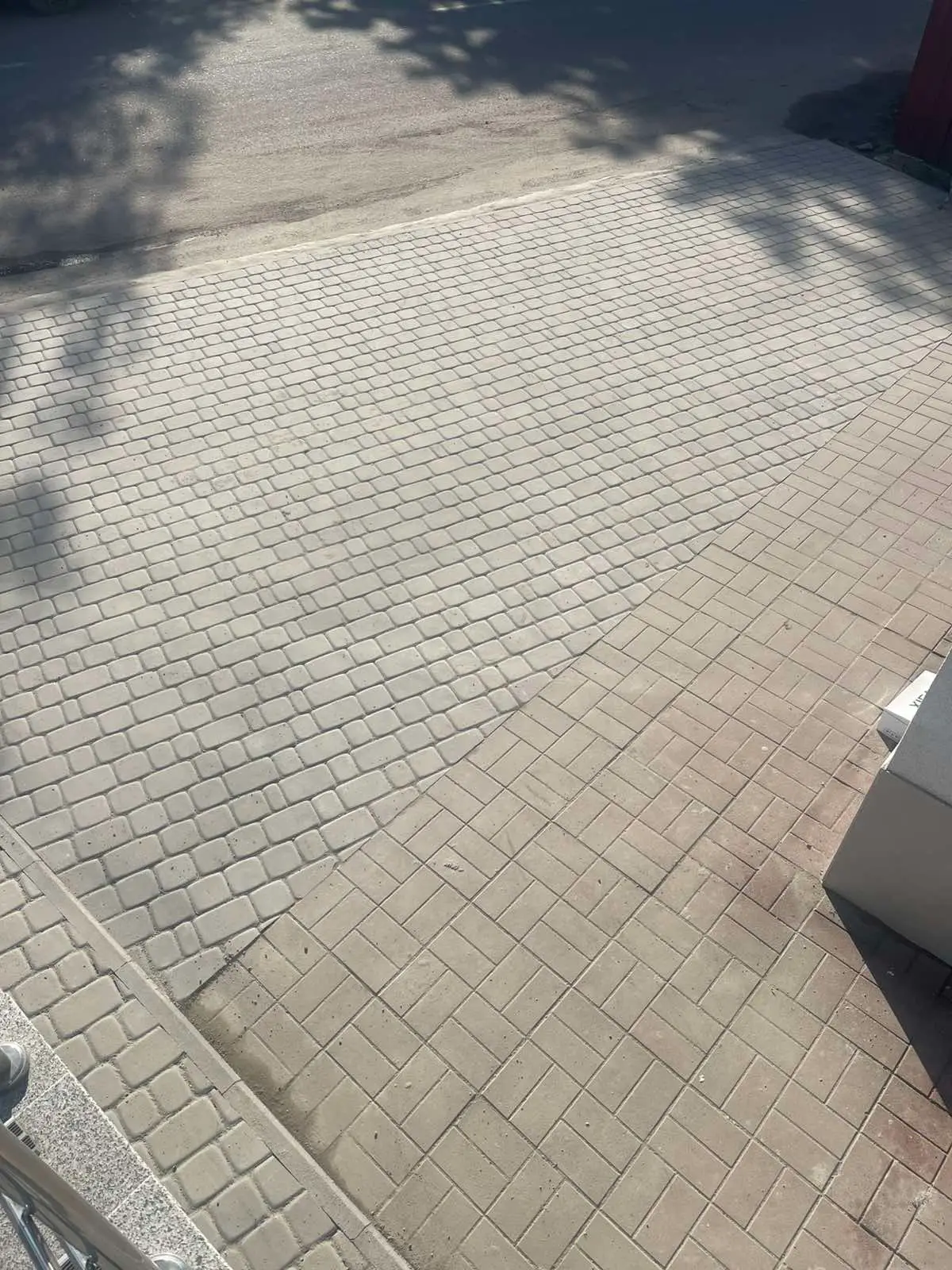 Мощення під'їзду бруківкою